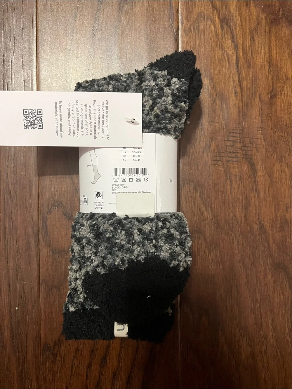 UGG Women’s Australia Cozy Chenille Socks, Black/Grey, One Size, MSRP $20
